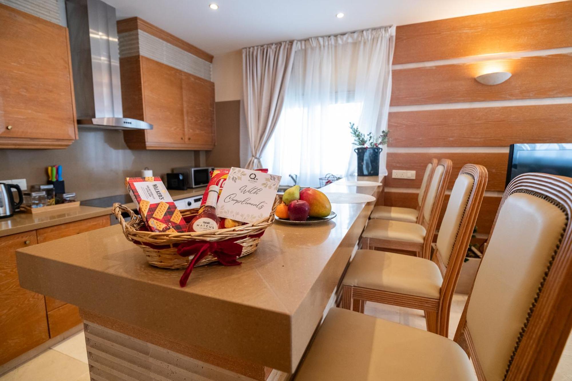 Quattro Beachfront Sea View Ap 4 Larnaca Exterior foto