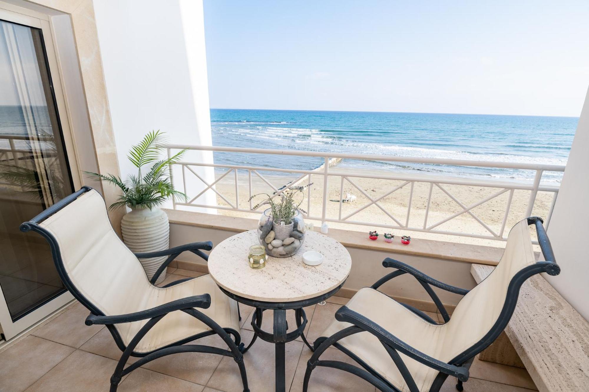 Quattro Beachfront Sea View Ap 4 Larnaca Exterior foto