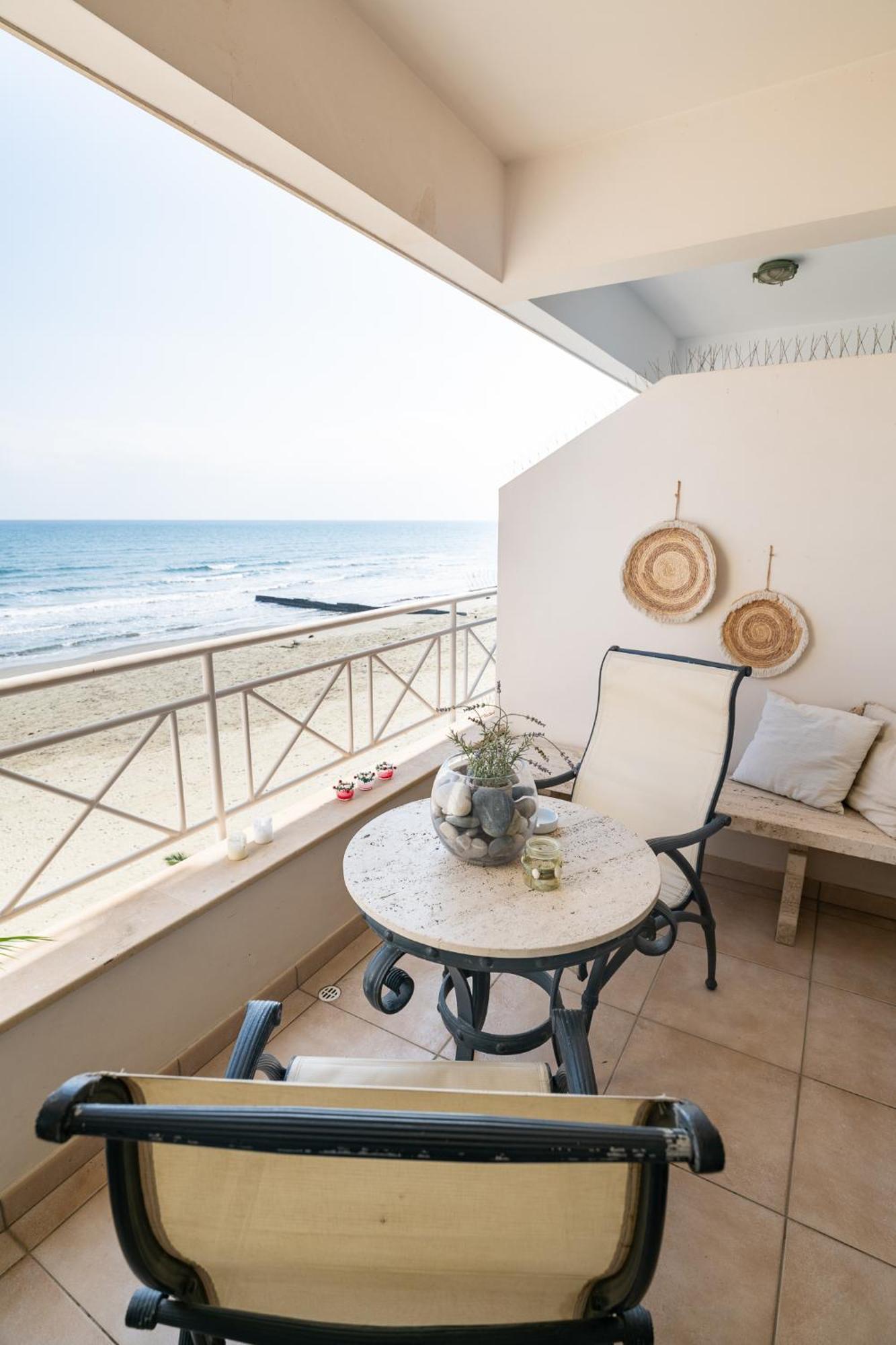 Quattro Beachfront Sea View Ap 4 Larnaca Exterior foto