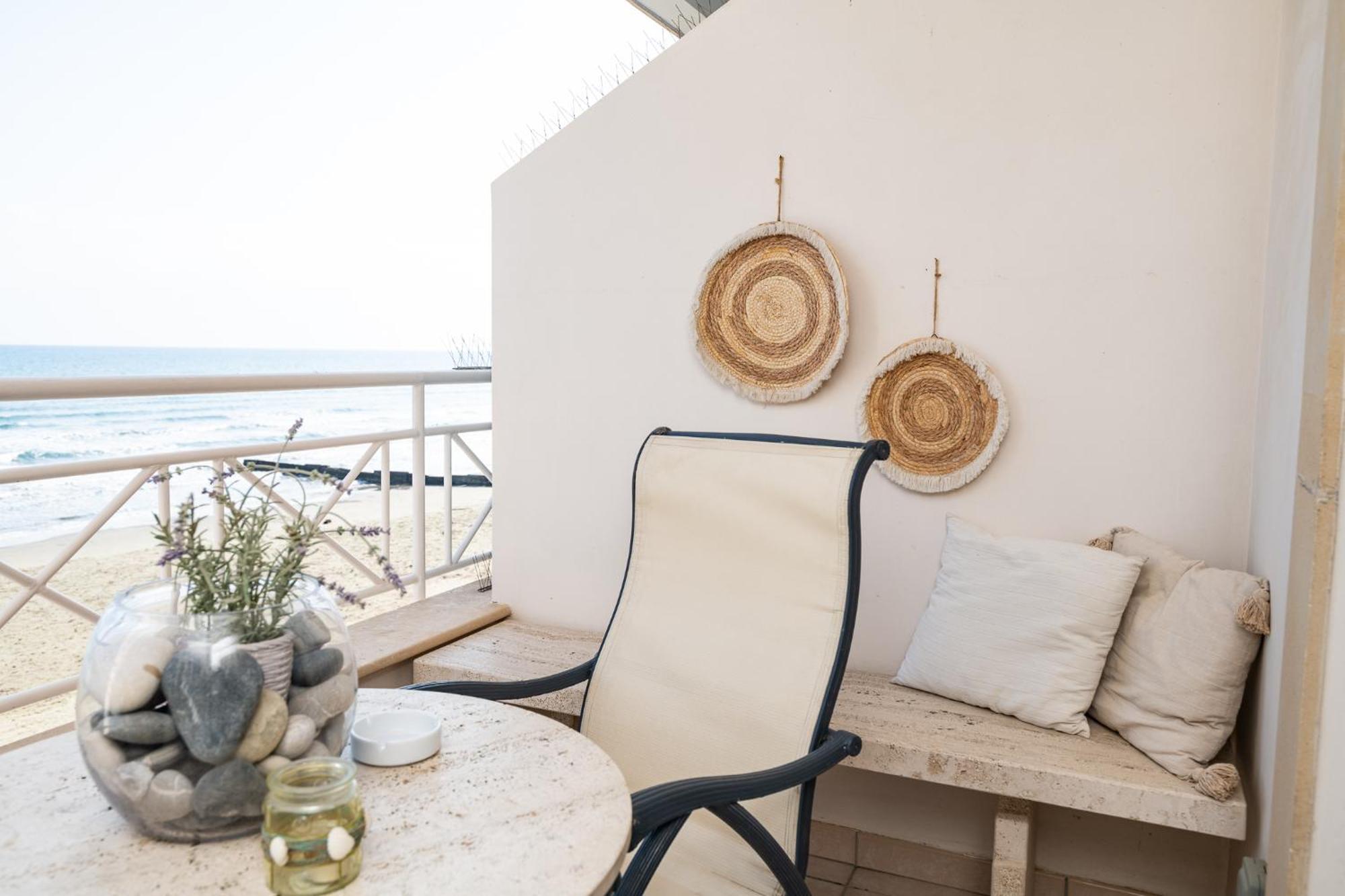 Quattro Beachfront Sea View Ap 4 Larnaca Exterior foto