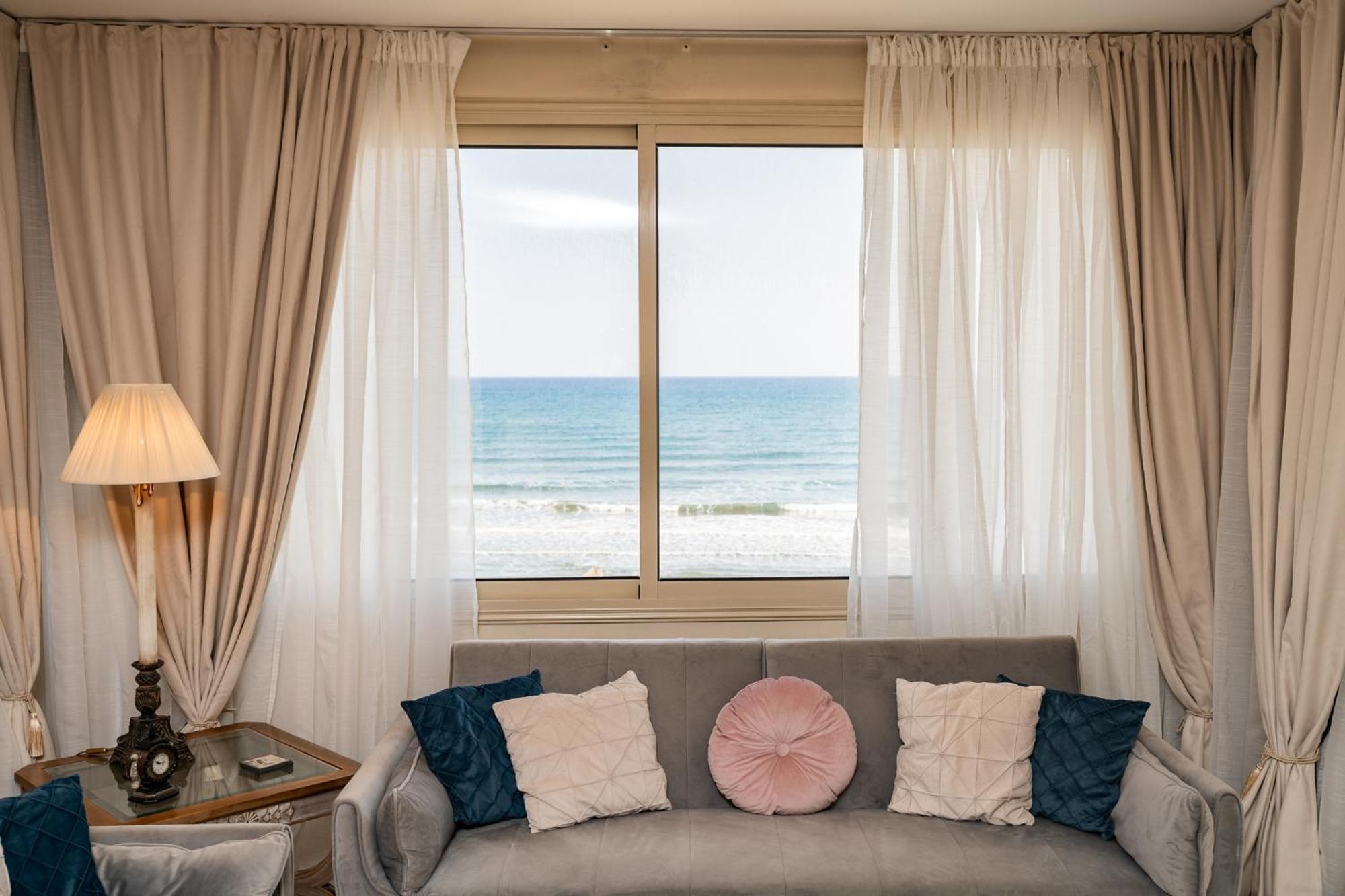 Quattro Beachfront Sea View Ap 4 Larnaca Exterior foto